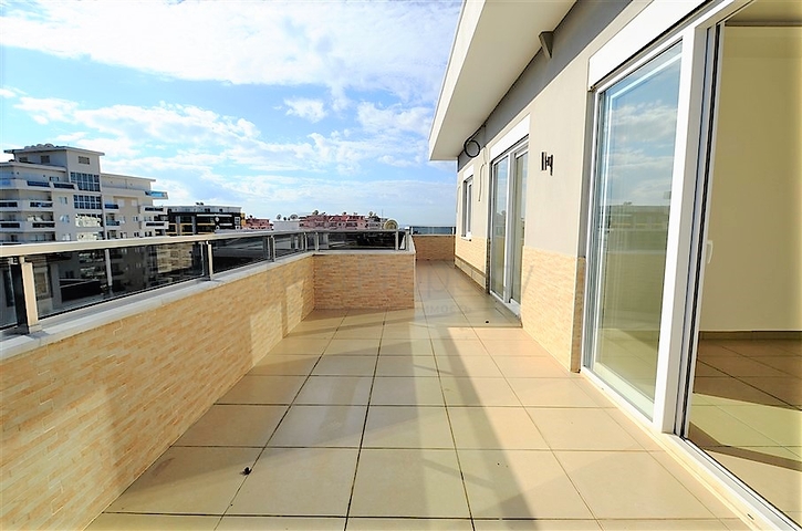 Большой пентхаус в районе Махмутлар