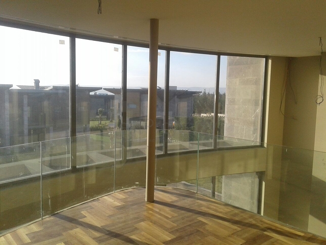 Двух этажная вилла на берегу озера Бююкчекмедже