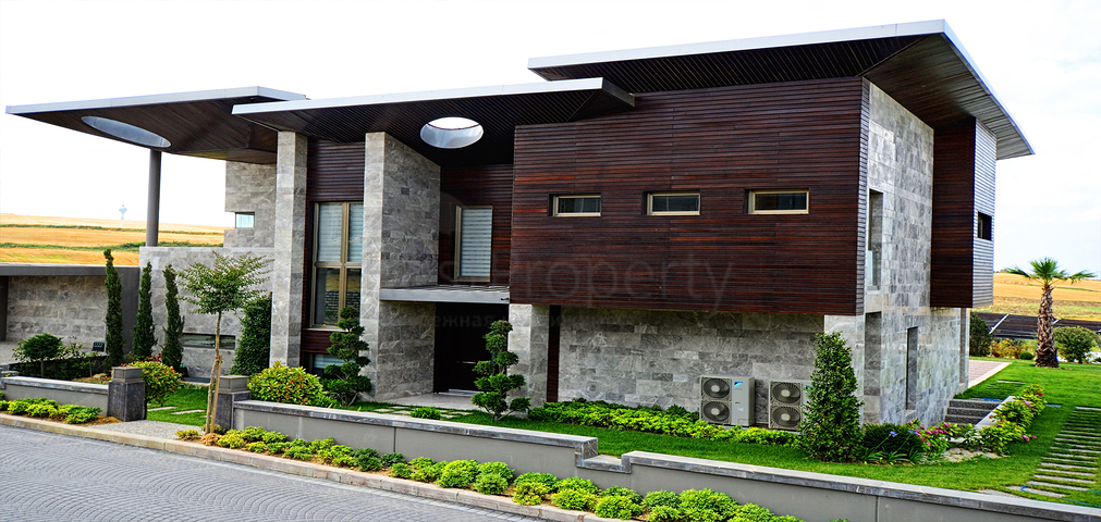 Двух этажная вилла на берегу озера Бююкчекмедже