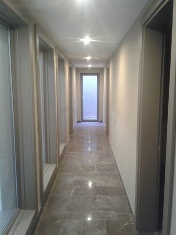 Двух этажная вилла на берегу озера Бююкчекмедже