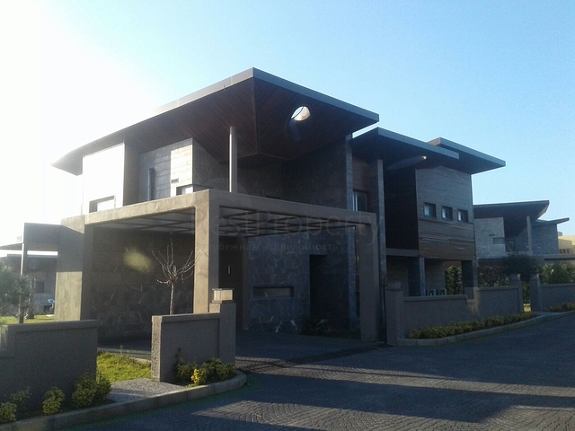 Двух этажная вилла на берегу озера Бююкчекмедже