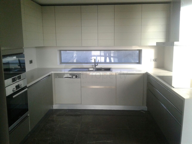 Двух этажная вилла на берегу озера Бююкчекмедже