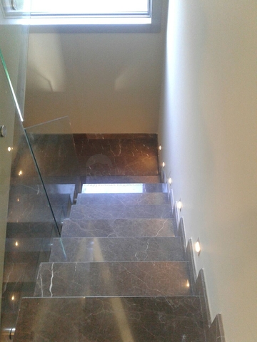 Двух этажная вилла на берегу озера Бююкчекмедже