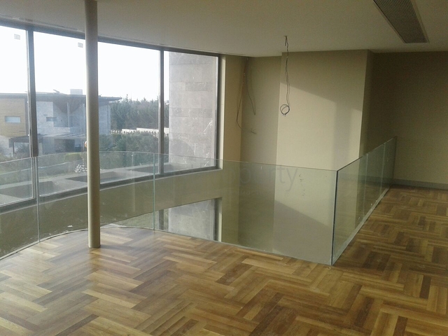 Двух этажная вилла на берегу озера Бююкчекмедже