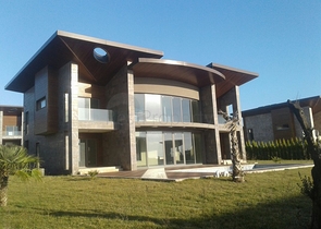 Двух этажная вилла на берегу озера Бююкчекмедже