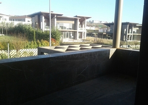 Двух этажная вилла на берегу озера Бююкчекмедже