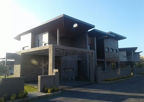 Двух этажная вилла на берегу озера Бююкчекмедже