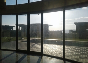 Двух этажная вилла на берегу озера Бююкчекмедже