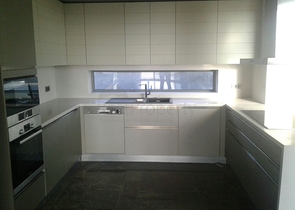 Двух этажная вилла на берегу озера Бююкчекмедже