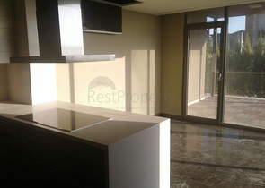 Двух этажная вилла на берегу озера Бююкчекмедже