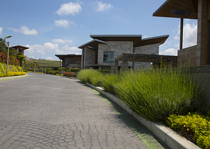 Двух этажная вилла на берегу озера Бююкчекмедже