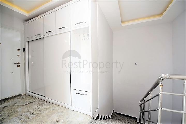 Двухуровневые апартаменты 4+1 в Махмутларе