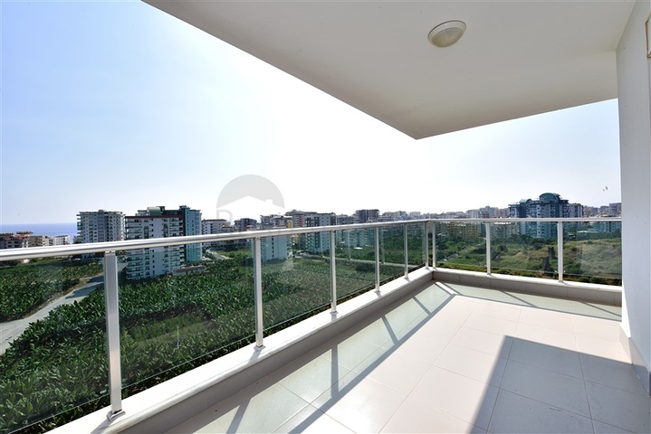 Двухуровневые апартаменты 4+1 в Махмутларе