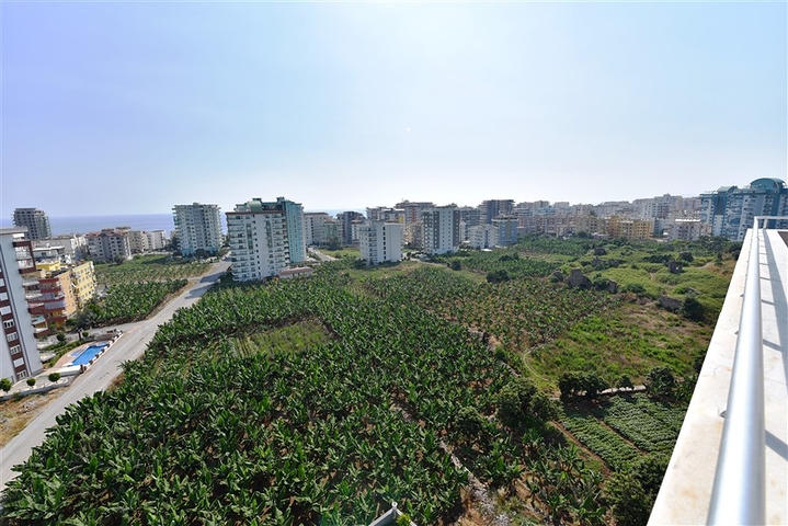 Двухуровневые апартаменты 4+1 в Махмутларе