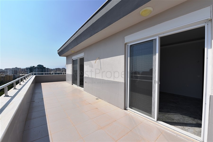 Двухуровневые апартаменты 4+1 в Махмутларе