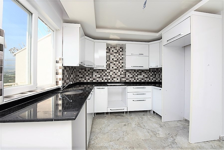 Двухуровневые апартаменты 4+1 в Махмутларе