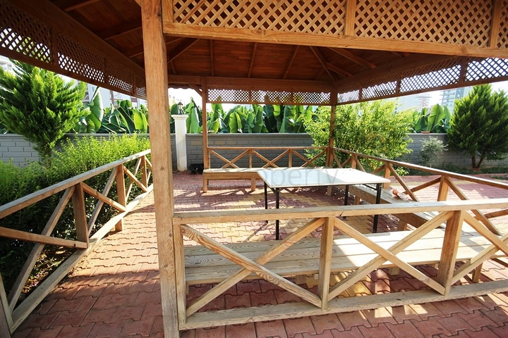 Двухуровневые апартаменты 4+1 в Махмутларе