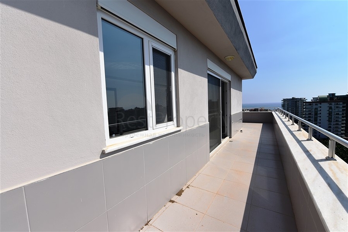 Двухуровневые апартаменты 4+1 в Махмутларе