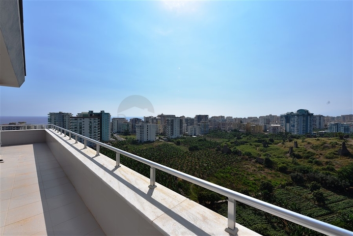 Двухуровневые апартаменты 4+1 в Махмутларе