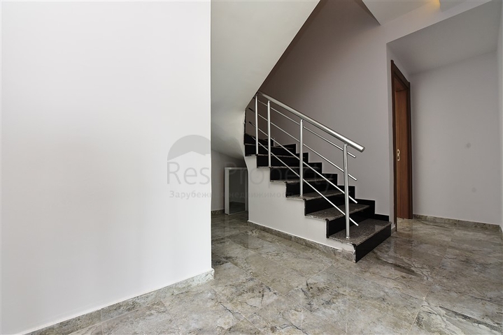 Двухуровневые апартаменты 4+1 в Махмутларе