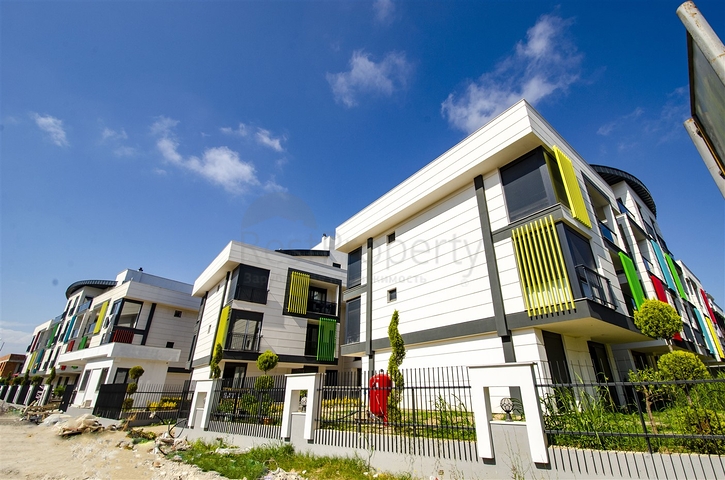 Квартиры 4+1 в Гюзельоба Лара