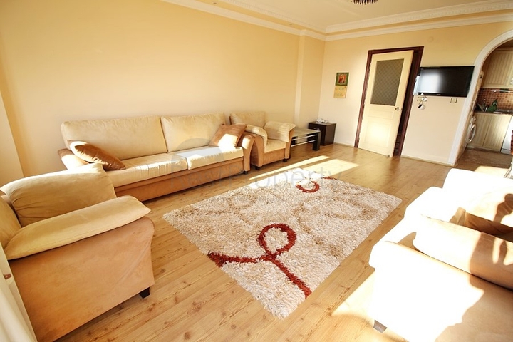 Просторная меблированная квартира с прямым видом на море