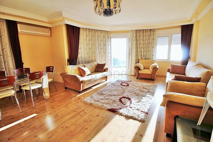 Просторная меблированная квартира с прямым видом на море