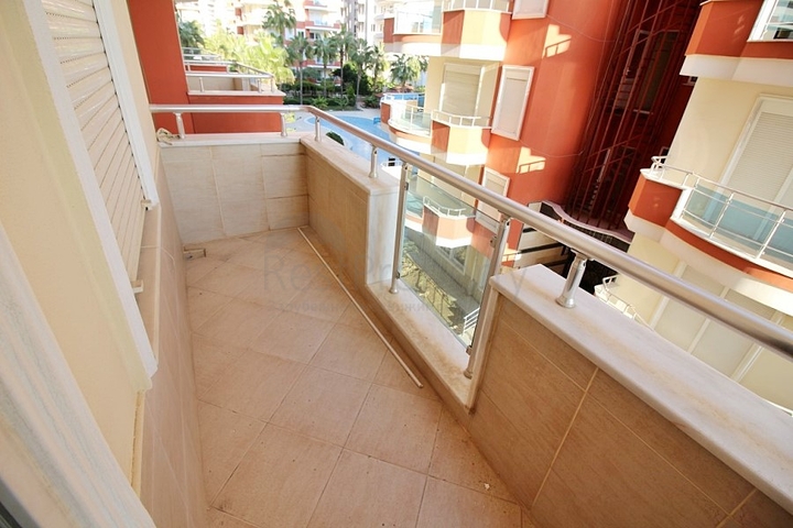 Просторная меблированная квартира с прямым видом на море