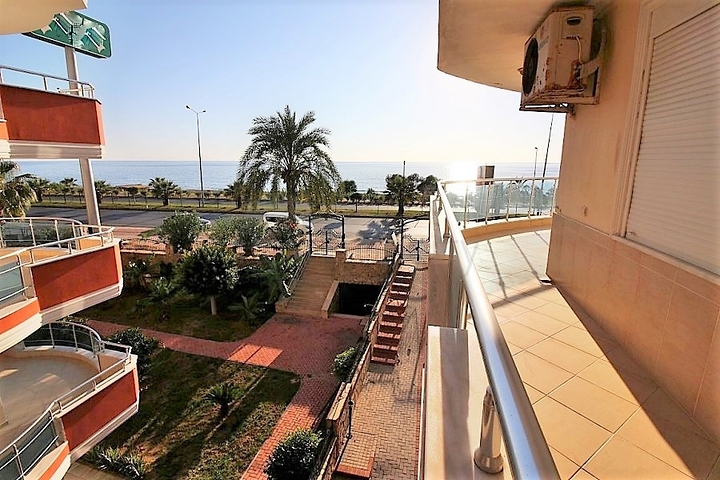 Просторная меблированная квартира с прямым видом на море