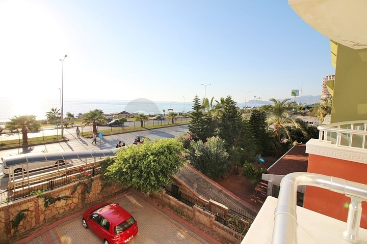 Просторная меблированная квартира с прямым видом на море