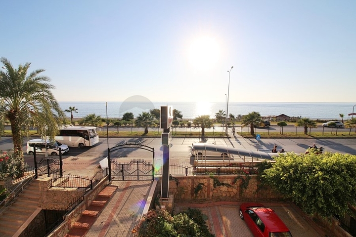 Просторная меблированная квартира с прямым видом на море