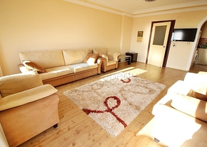 Просторная меблированная квартира с прямым видом на море