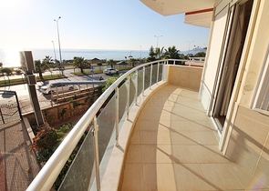 Просторная меблированная квартира с прямым видом на море