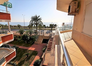 Просторная меблированная квартира с прямым видом на море