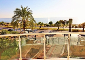 Просторная меблированная квартира с прямым видом на море