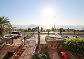 Просторная меблированная квартира с прямым видом на море