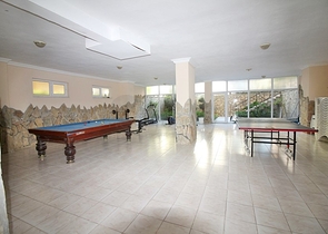 Просторная меблированная квартира с прямым видом на море