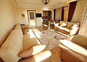 Просторная меблированная квартира с прямым видом на море