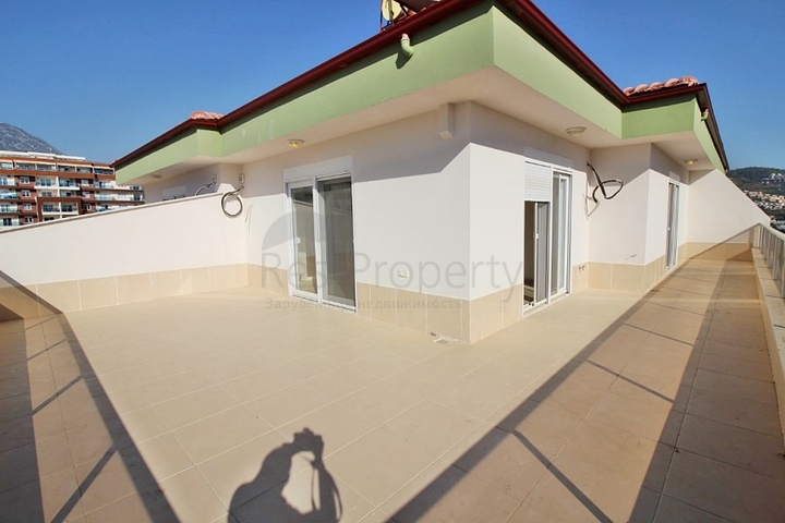 Пентхаус планировки 4+2 с видом на море и горы