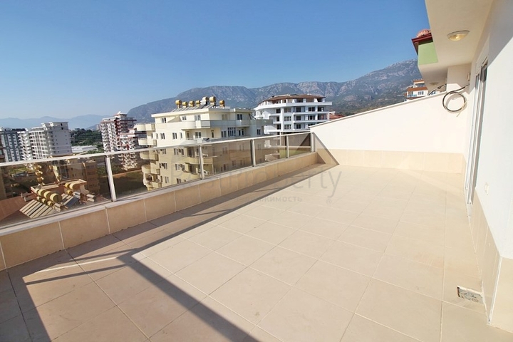 Пентхаус планировки 4+2 с видом на море и горы