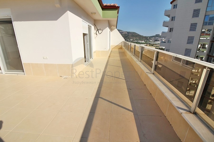 Пентхаус планировки 4+2 с видом на море и горы