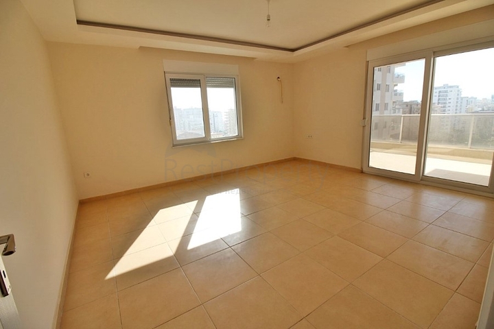 Пентхаус планировки 4+2 с видом на море и горы