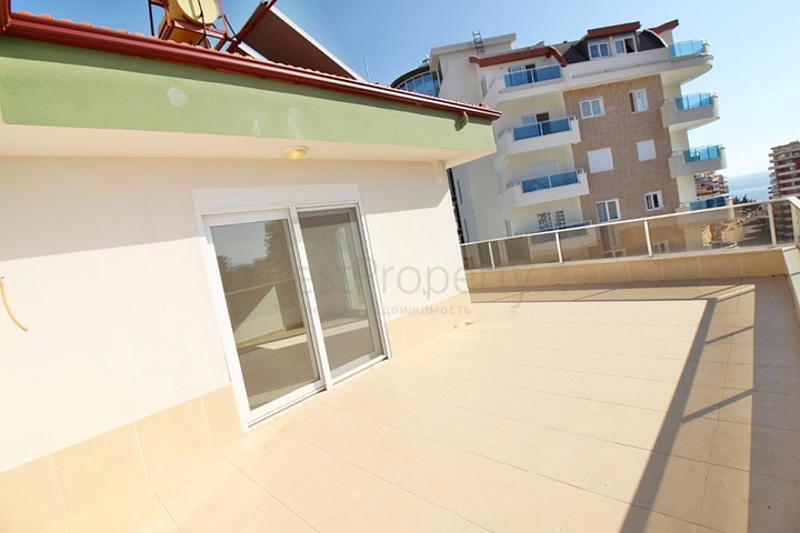 Пентхаус планировки 4+2 с видом на море и горы