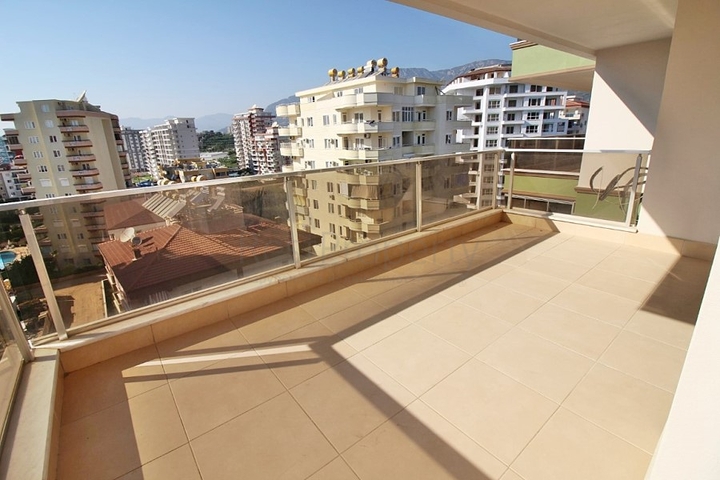 Пентхаус планировки 4+2 с видом на море и горы