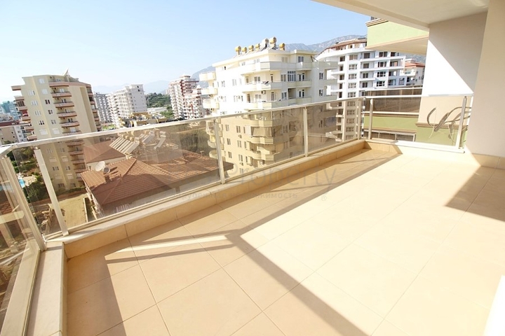 Пентхаус планировки 4+2 с видом на море и горы