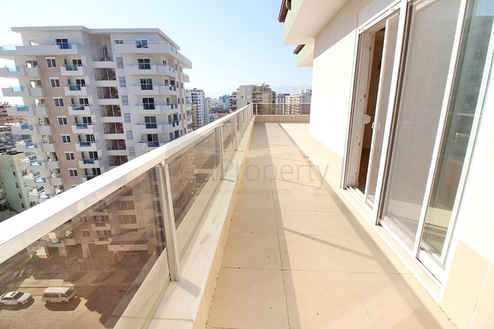 Пентхаус планировки 4+2 с видом на море и горы