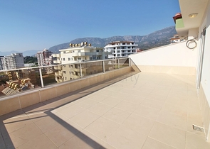 Пентхаус планировки 4+2 с видом на море и горы