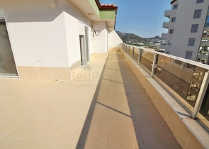 Пентхаус планировки 4+2 с видом на море и горы