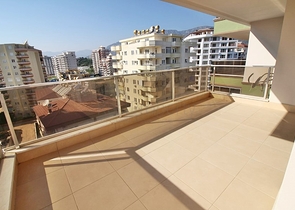 Пентхаус планировки 4+2 с видом на море и горы