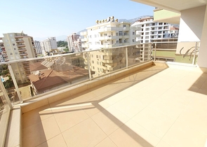 Пентхаус планировки 4+2 с видом на море и горы